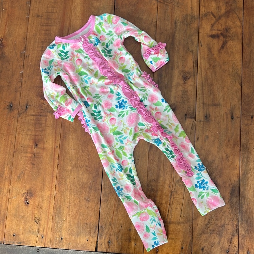 Sweethoney floral layette 2T